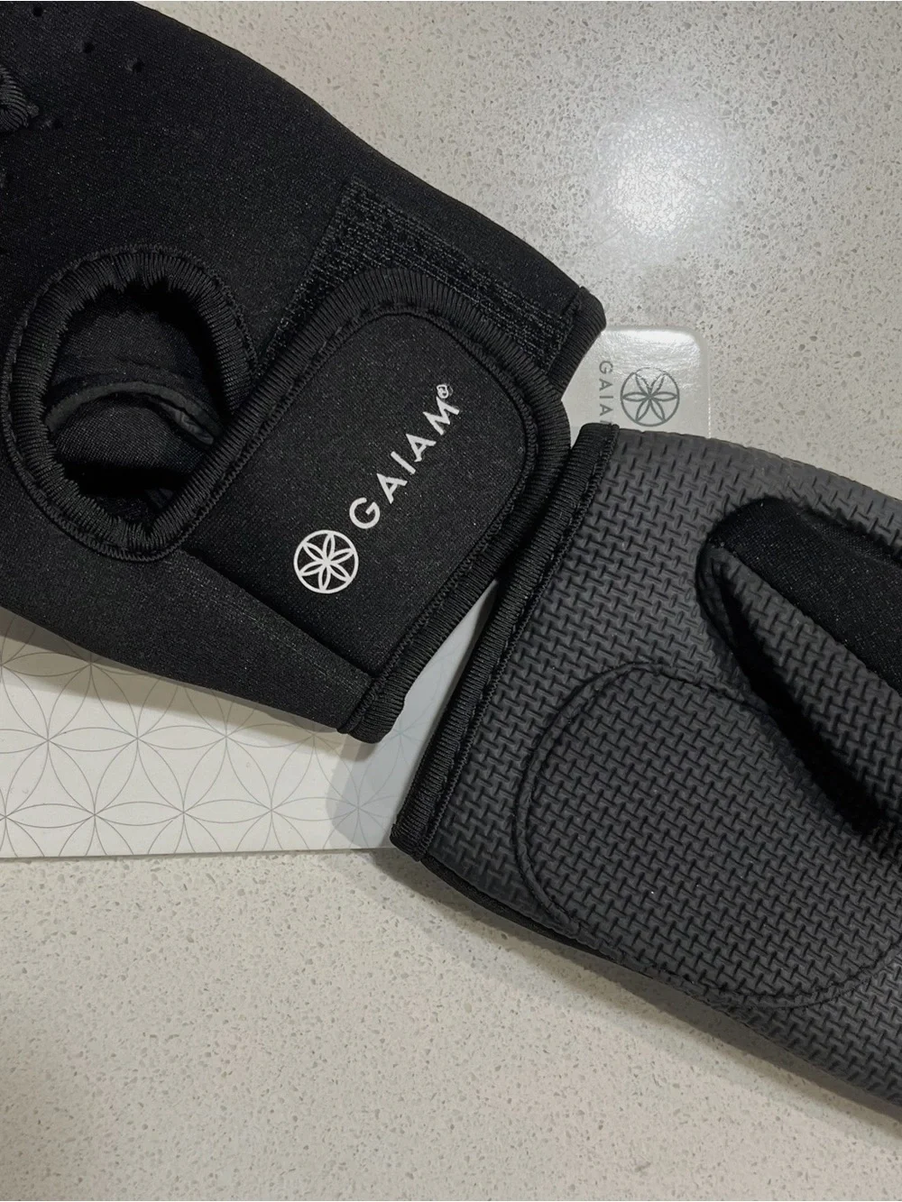 GAIAM Black Fingerless BIKE/Fitness Gloves with Wrist Strap